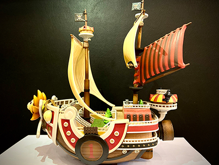 海盗船塑胶玩具展示图